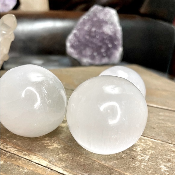 Selenite Spheres - Picture 1 of 5